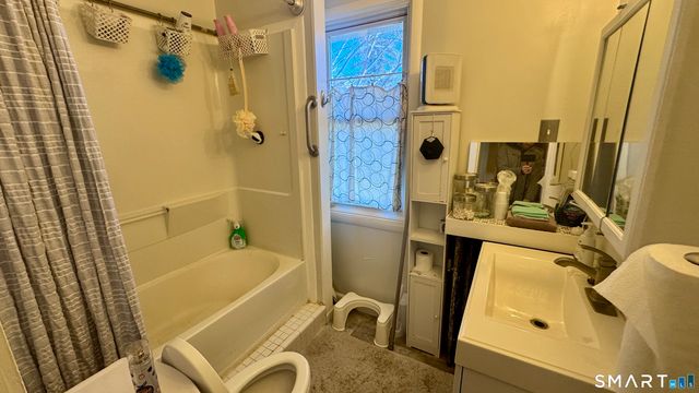 7 Quinebaug Road, Norwich, CT 06360