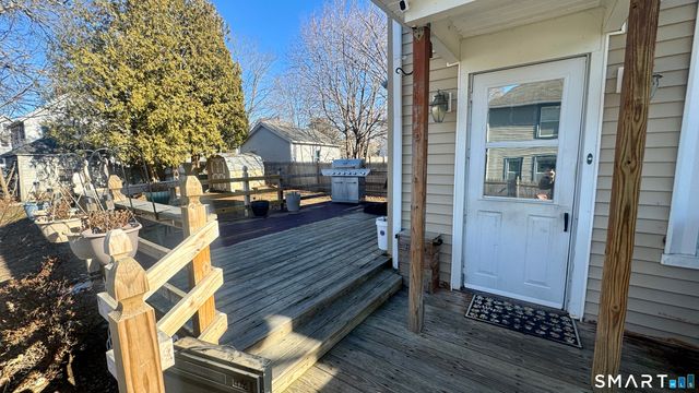 7 Quinebaug Road, Norwich, CT 06360