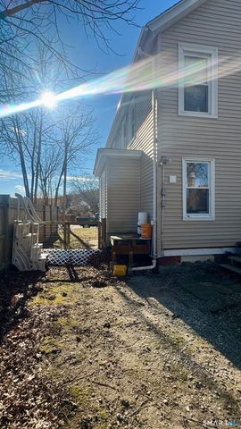 7 Quinebaug Road, Norwich, CT 06360