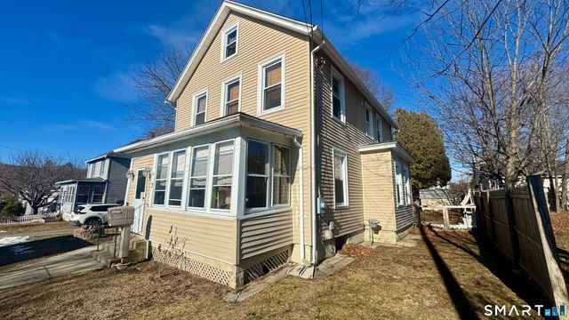 7 Quinebaug Road, Norwich, CT 06360
