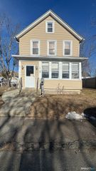 7 Quinebaug Road, Norwich, CT 06360