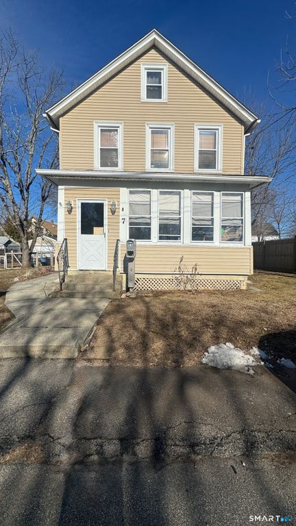 7 Quinebaug Road, Norwich, CT 06360