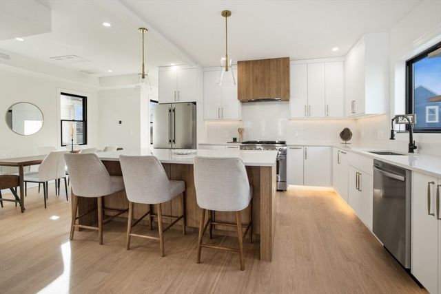 10 Bartlett St 2, Somerville, MA 02145