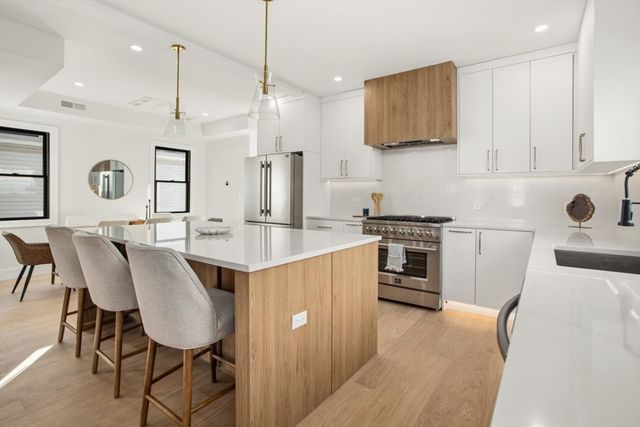 10 Bartlett St 2, Somerville, MA 02145