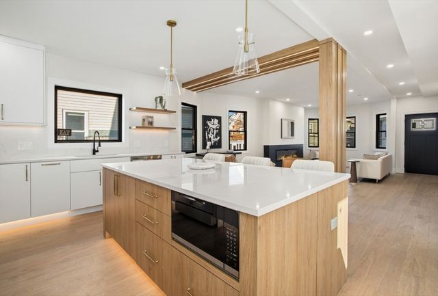 10 Bartlett St 2, Somerville, MA 02145