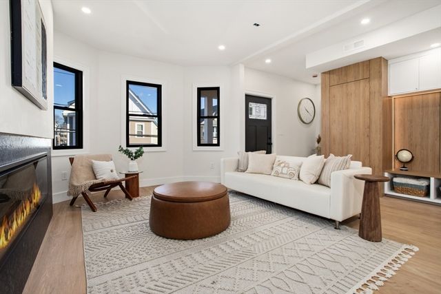 10 Bartlett St 2, Somerville, MA 02145