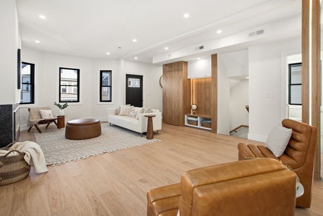 10 Bartlett St 2, Somerville, MA 02145