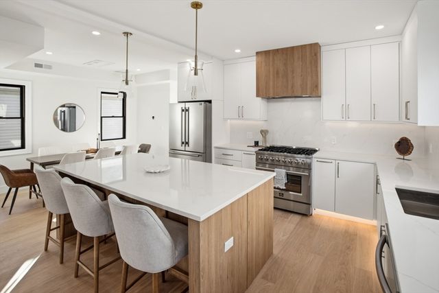 10 Bartlett St 2, Somerville, MA 02145