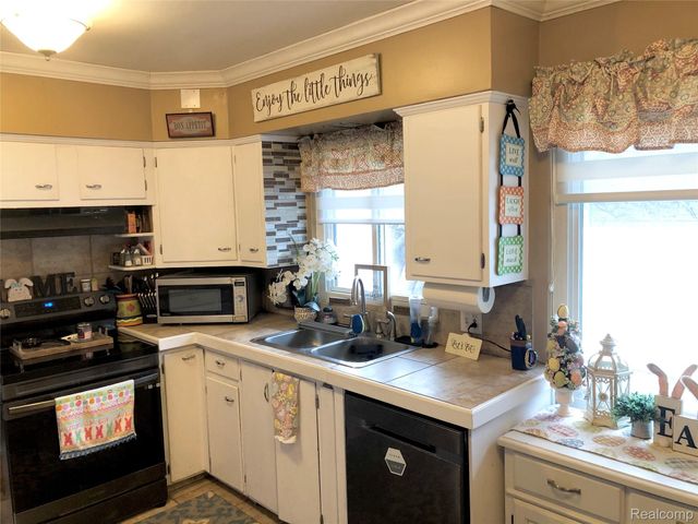 638 Maxine Street, Flint, MI 48503