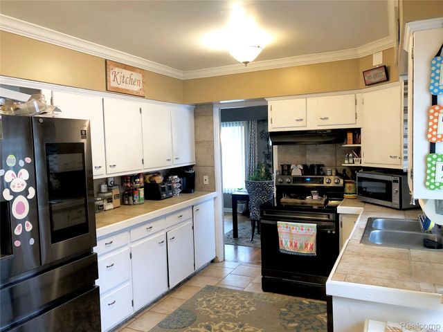 638 Maxine Street, Flint, MI 48503