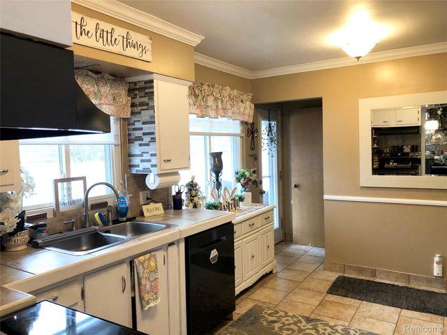 638 Maxine Street, Flint, MI 48503