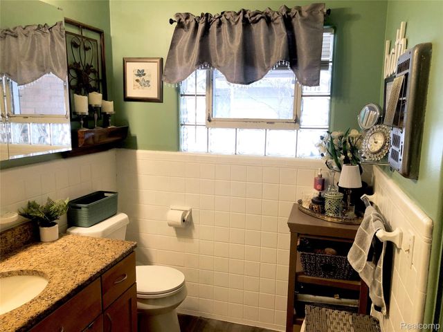 638 Maxine Street, Flint, MI 48503