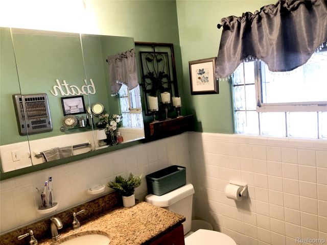 638 Maxine Street, Flint, MI 48503