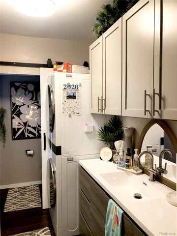 638 Maxine Street, Flint, MI 48503