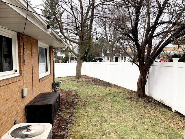 638 Maxine Street, Flint, MI 48503