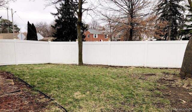 638 Maxine Street, Flint, MI 48503