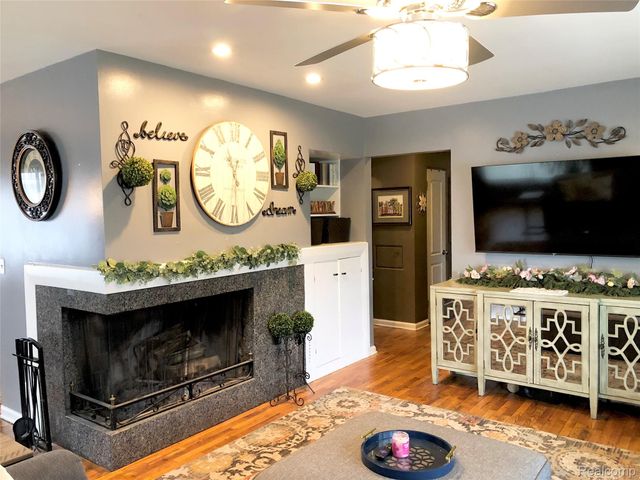 638 Maxine Street, Flint, MI 48503