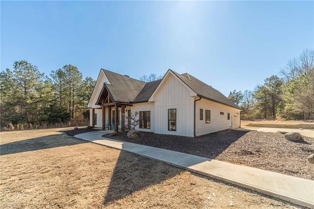 5304 S Apple Valley Road, Jefferson, GA 30549