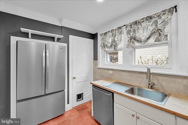 180 N CLINTON ST, Doylestown, PA 18901