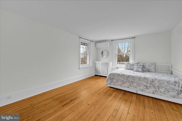 180 N CLINTON ST, Doylestown, PA 18901