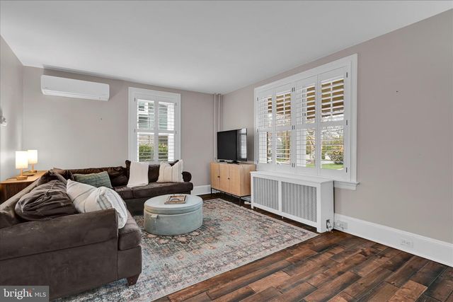 180 N CLINTON ST, Doylestown, PA 18901