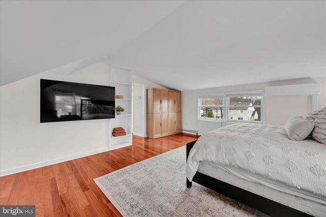 180 N CLINTON ST, Doylestown, PA 18901