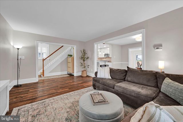 180 N CLINTON ST, Doylestown, PA 18901