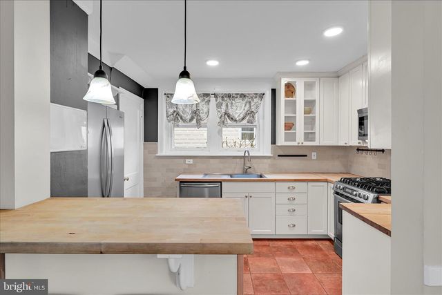 180 N CLINTON ST, Doylestown, PA 18901