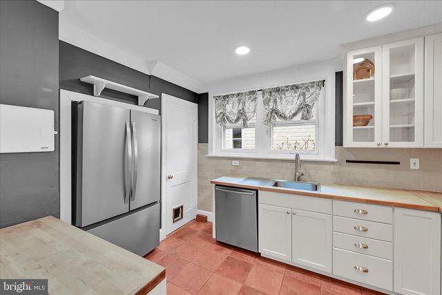 180 N CLINTON ST, Doylestown, PA 18901