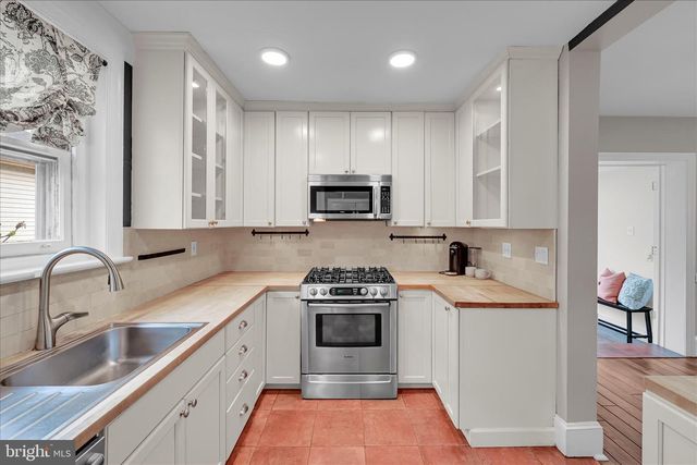 180 N CLINTON ST, Doylestown, PA 18901