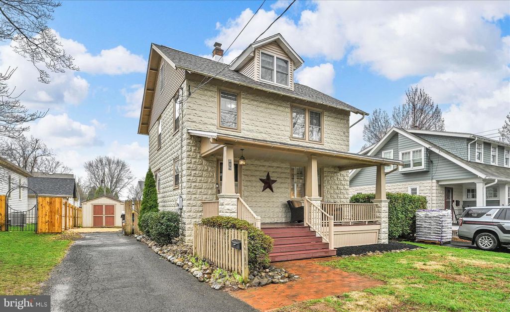 180 N CLINTON ST, Doylestown, PA 18901
