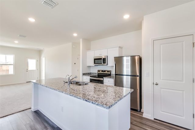208 Wedemeyer ST, Taylor, TX 76574