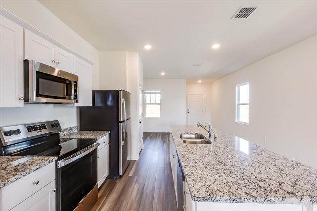 208 Wedemeyer ST, Taylor, TX 76574