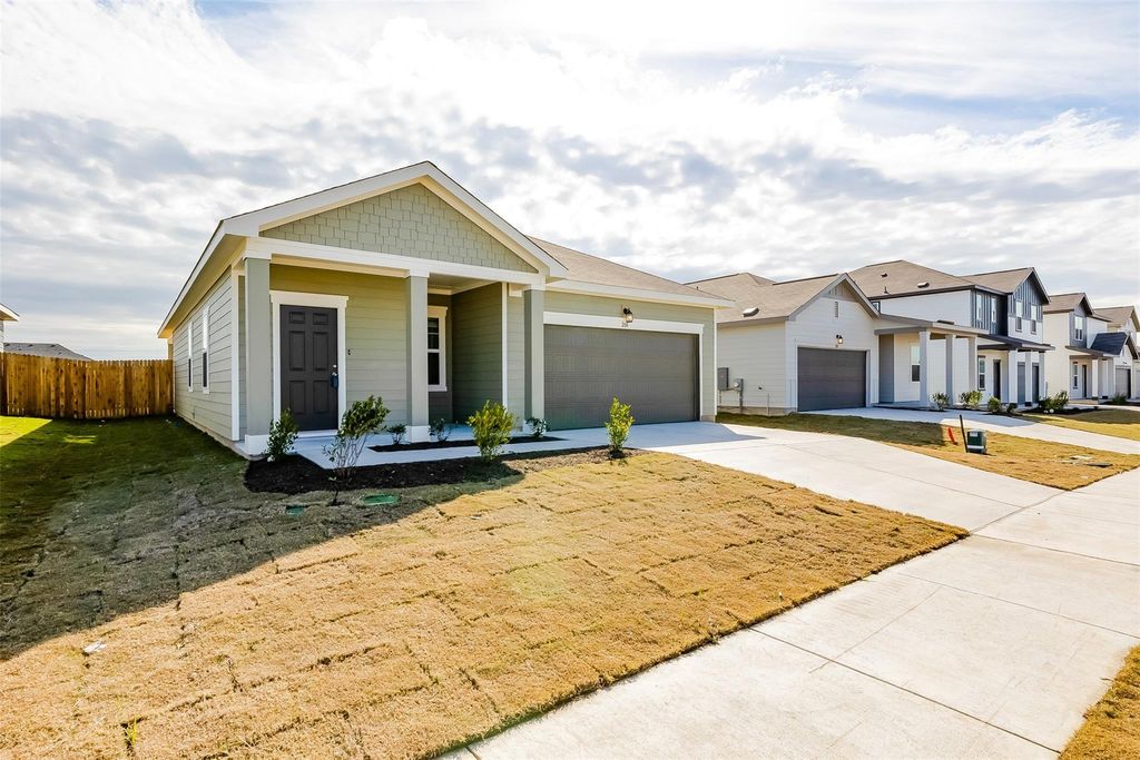 208 Wedemeyer ST, Taylor, TX 76574