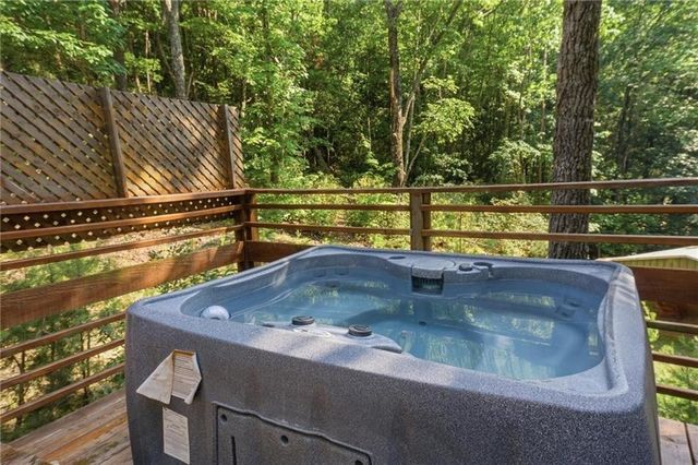 225 Overlook Circle, Clarkesville, GA 30523
