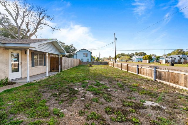 315 W Greenwood Ave, Aransas Pass, TX 78336