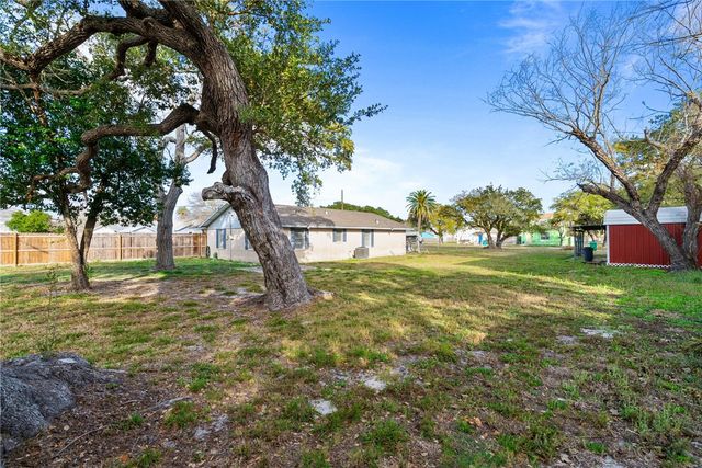 315 W Greenwood Ave, Aransas Pass, TX 78336