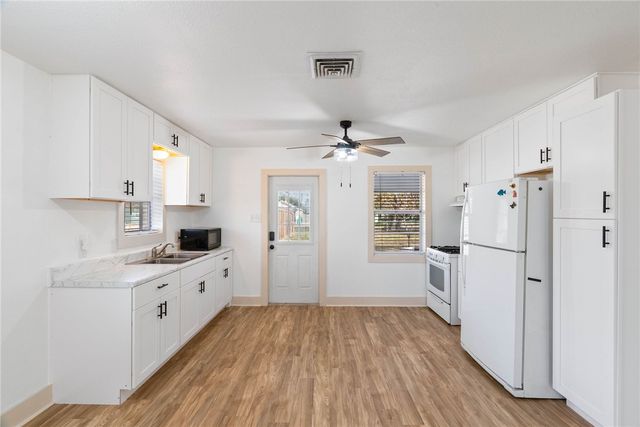 315 W Greenwood Ave, Aransas Pass, TX 78336