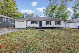 1025 W Fairwood Lane, Olathe, KS 66061