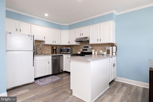 33 EAVES MILL RD, Medford, NJ 08055
