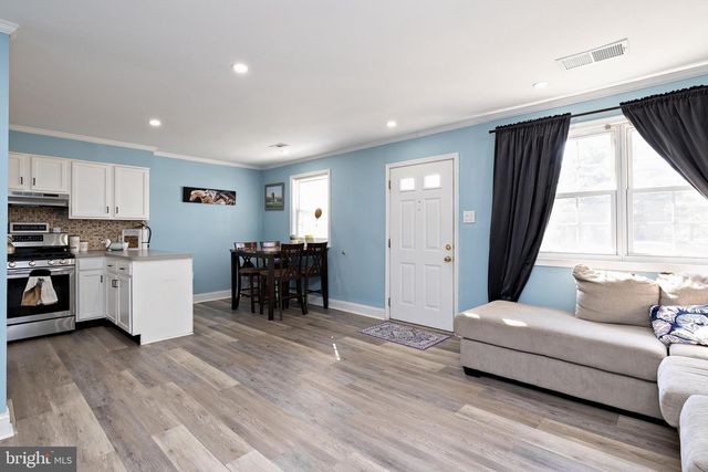 33 EAVES MILL RD, Medford, NJ 08055