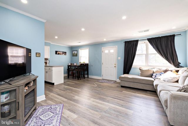 33 EAVES MILL RD, Medford, NJ 08055