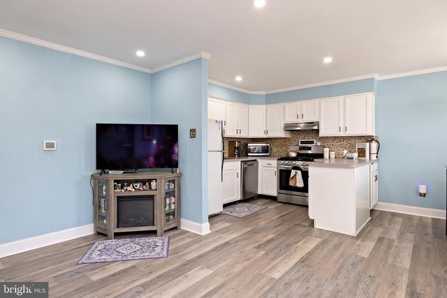 33 EAVES MILL RD, Medford, NJ 08055