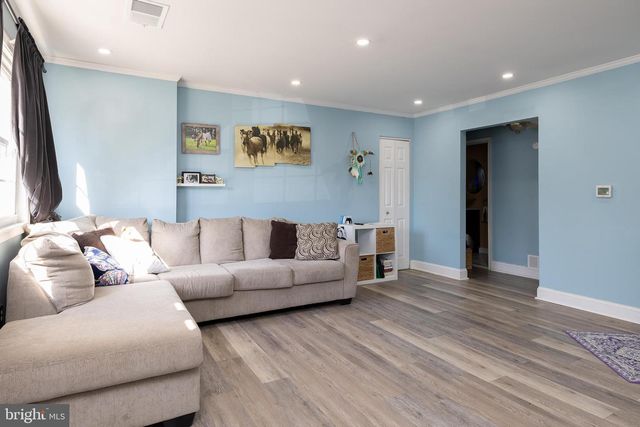 33 EAVES MILL RD, Medford, NJ 08055