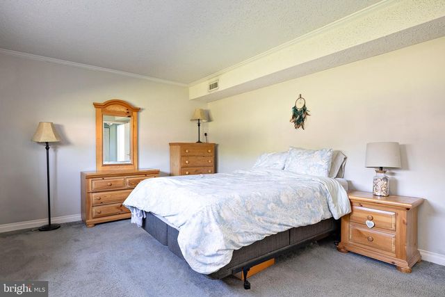 33 EAVES MILL RD, Medford, NJ 08055