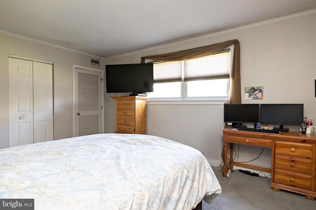 33 EAVES MILL RD, Medford, NJ 08055