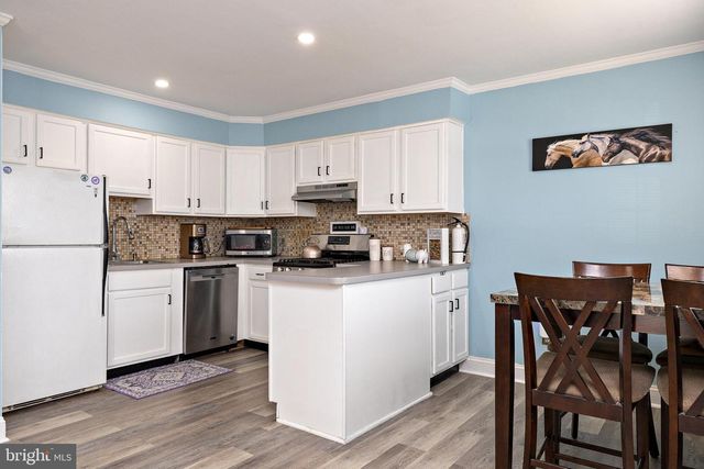33 EAVES MILL RD, Medford, NJ 08055