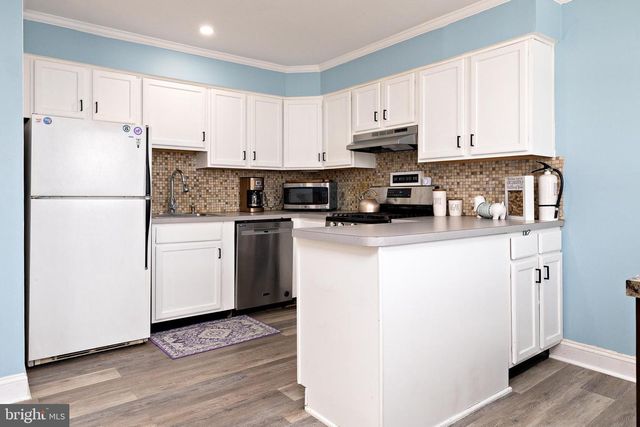 33 EAVES MILL RD, Medford, NJ 08055