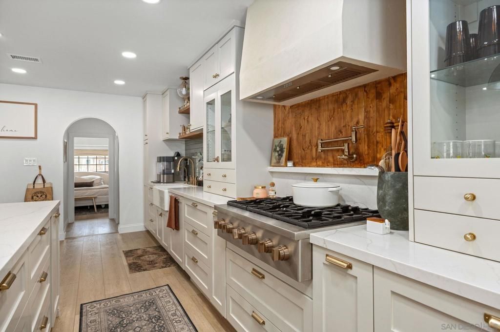 Image 11 of property listing at 3641 Mt Aclare Ave, San Diego, CA 92111