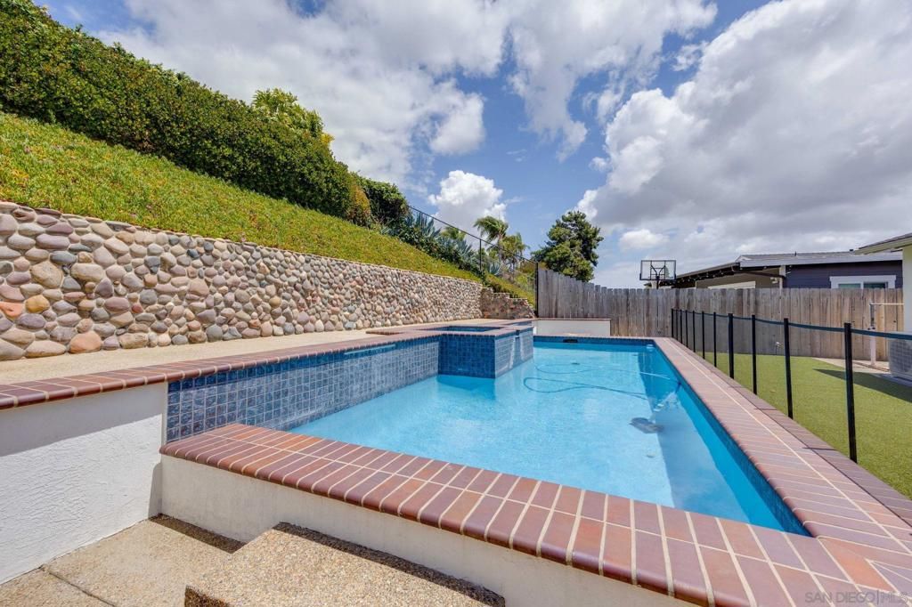 Image 35 of property listing at 3641 Mt Aclare Ave, San Diego, CA 92111